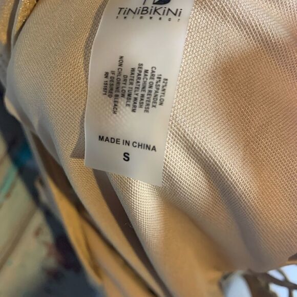 Tinibikini Suit - Picture 3 of 3